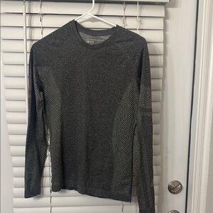 Figs Seamless Gray Long Sleeve Shirt